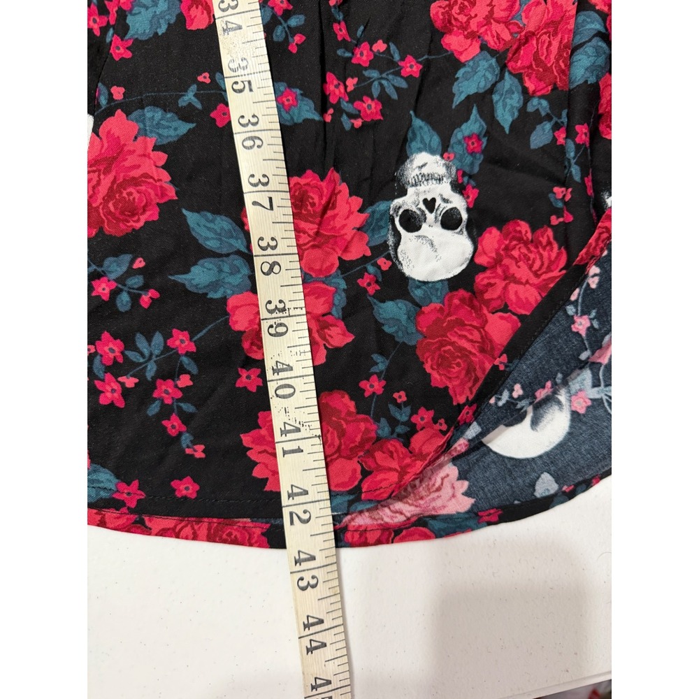 Retro Chic by Torrid Dress Plus Size 5 Black Red Rose Skull Rockabilly Goth - Picture 8 of 10
